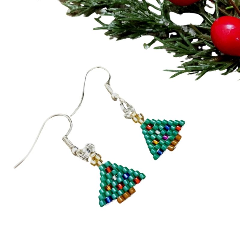 Green beaded holiday tree earrings