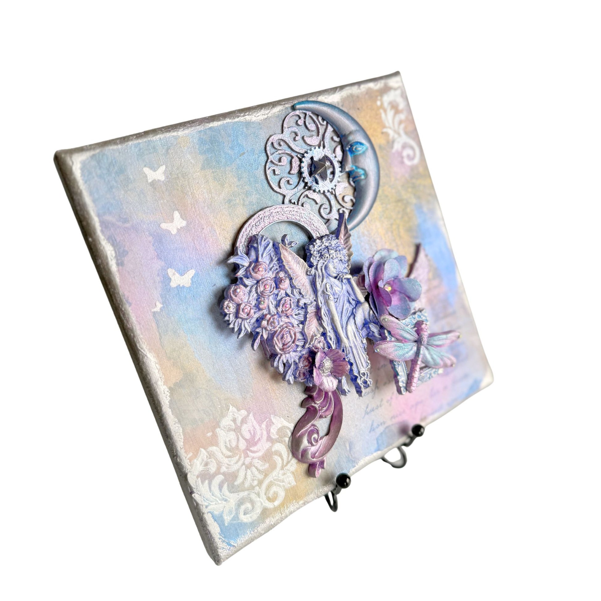 Decorative key holder with floral design on a pastel background