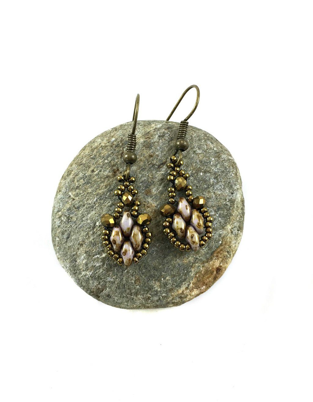 Beige Victorian style drop earrings