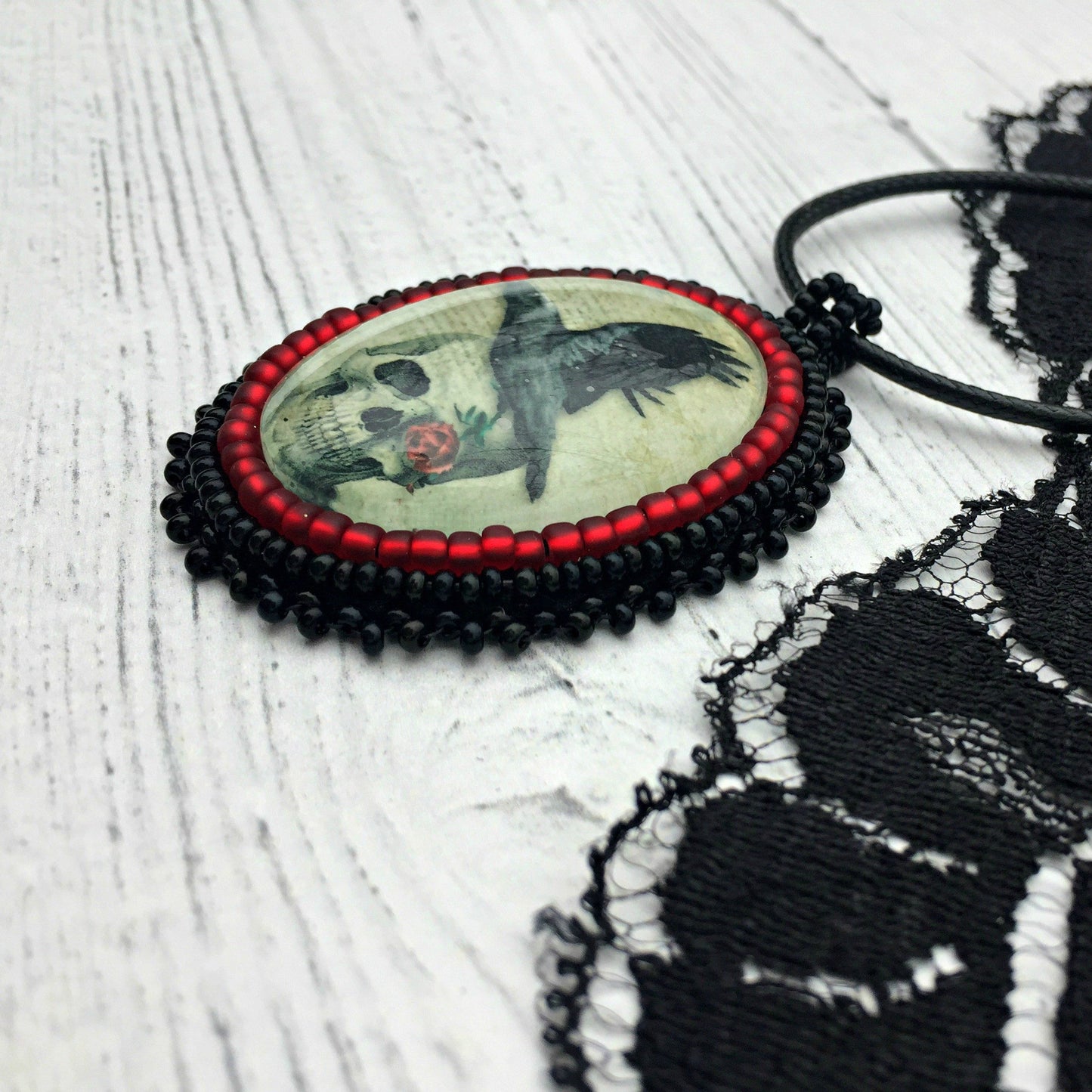 raven and skull pendant side shot